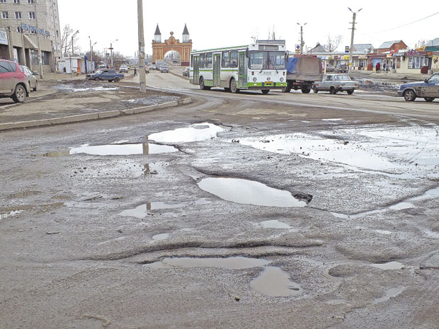 Гелик ушел под асфальт